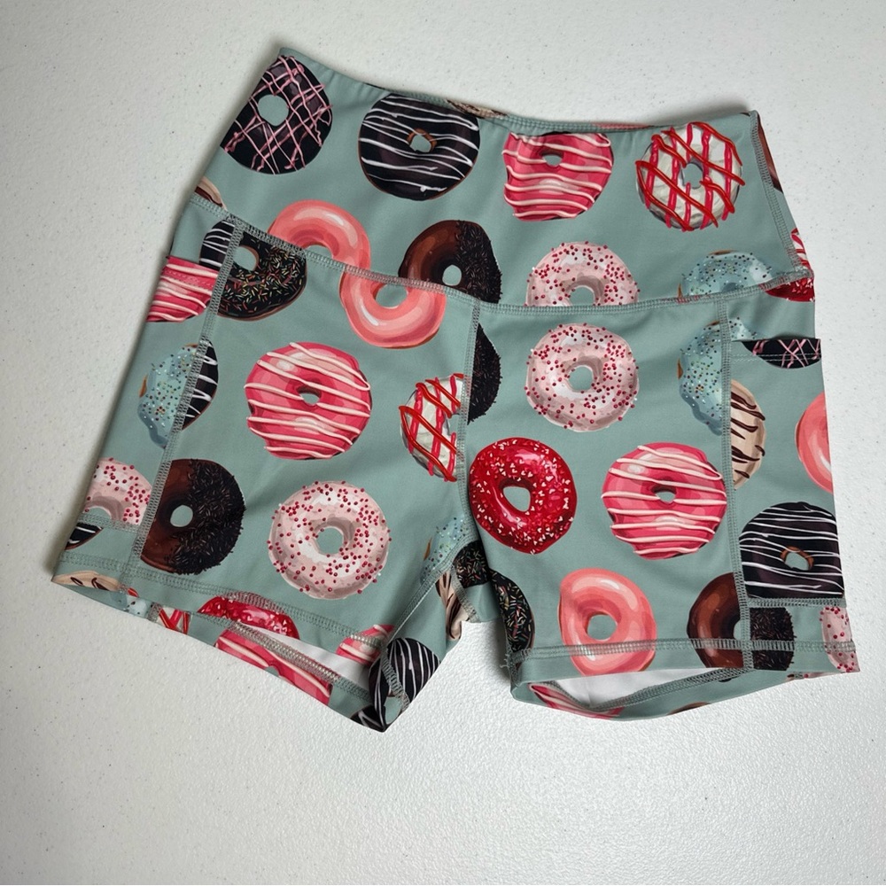 Muscles & Donuts Women's Bike Shorts size medium